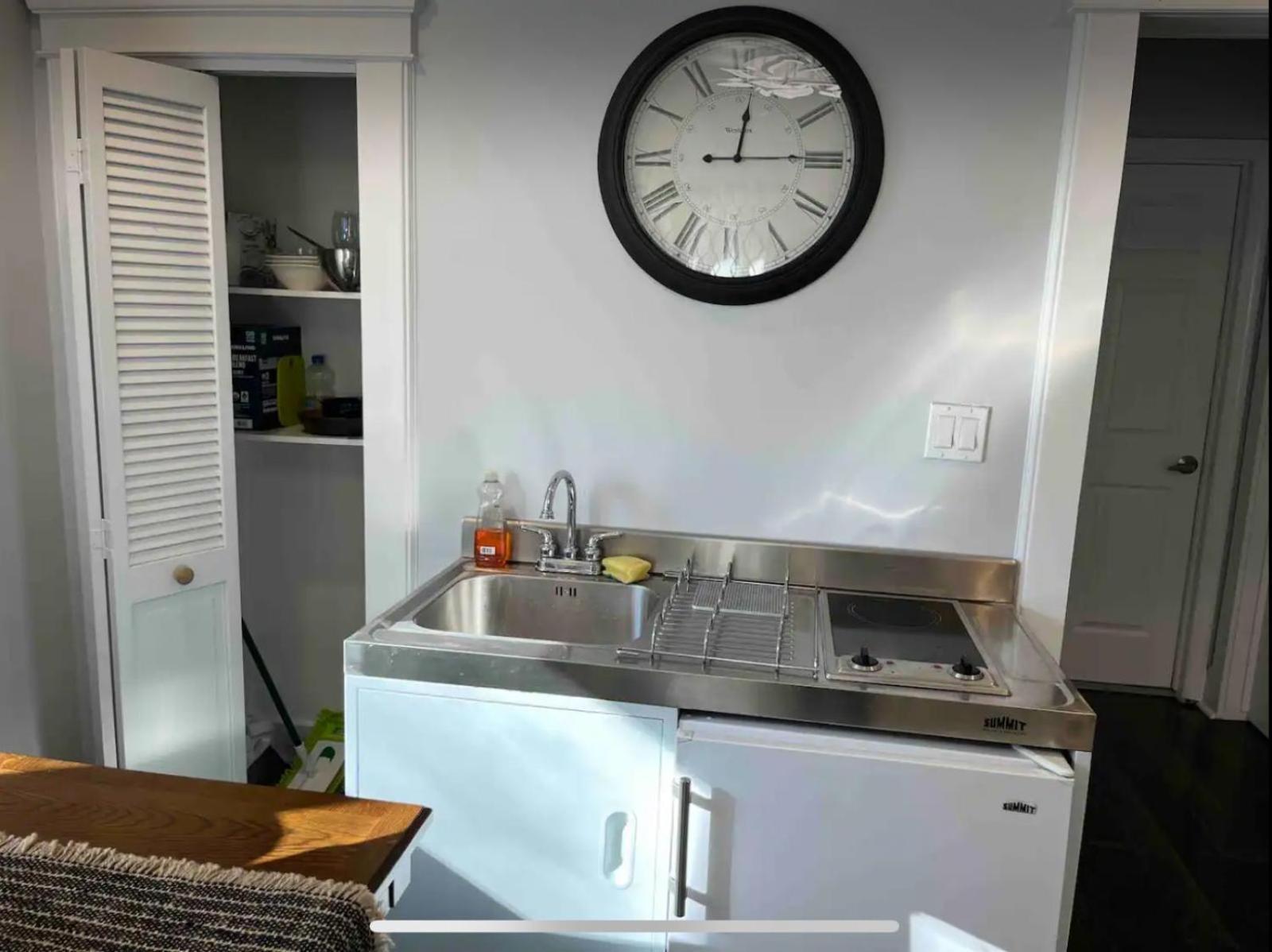 Private Suite In Huntington Station Экстерьер фото